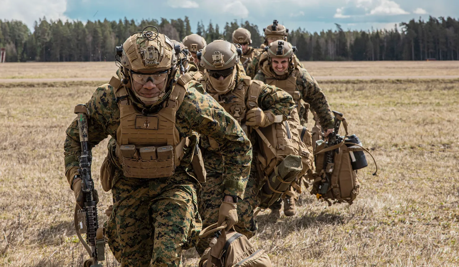 Δεκάδες Αμερικανοί πεζοναύτες εντοπίστηκαν στο αεροδρόμιο του Ντουμπάι: «Τους περιμένουμε» λέει το Ιράν (βίντεο)