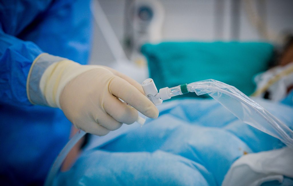 Σοκάρει η 40χρονη που τραυματίστηκε στο Κιάτο: «Το μηχάνημα μου έπιασε τα μαλλιά – Θα είχε φύγει όλο το πρόσωπο»