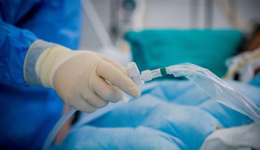 Σοκάρει η 40χρονη που τραυματίστηκε στο Κιάτο: «Το μηχάνημα μου έπιασε τα μαλλιά – Θα είχε φύγει όλο το πρόσωπο»