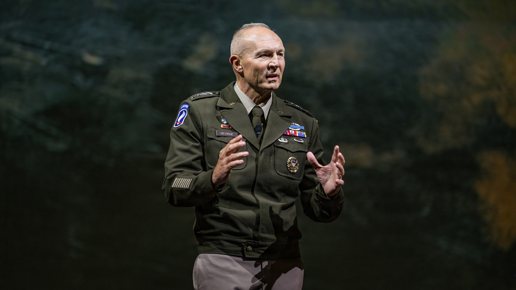 Ρ.Τζορτζ: «Ένας τρελός οδηγεί πλέον τον αμερικανικό Στρατό προς την ολοκληρωτική καταστροφή»