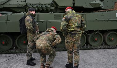 Γερμανία: Οι άνδρες 17 έως 45 ετών θα πρέπει να ζητούν άδεια από τον Στρατό για μεγάλα ταξίδια στο εξωτερικό