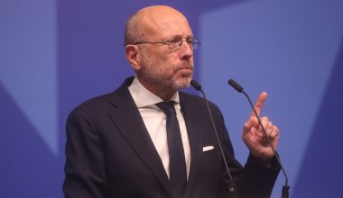 Ο Βαρτζόπουλος δήλωνε δεν θα ψηφίσει τον γάμο των ομοφυλοφίλων αλλά ψήφισε – Ο ΟΠΕΚΕΠΕ τον έβγαλε εκτός κυβέρνησης