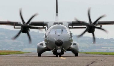 Η στιγμή που αμερικανικό C-295W πετά πάνω από το δυτικό Ιράν (βίντεο)