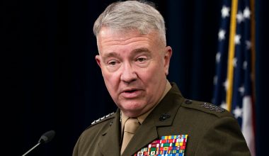 Στρατηγός McKenzie: «Μια παράδοση   200 ετών επιβάλλει να μην αφήνεις κανέναν πίσω!»