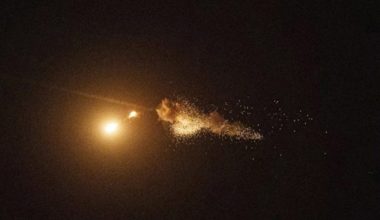 ΗΑΕ: «Δεχθήκαμε επίθεση με πυραύλους και drones – Ενεργοποιήθηκαν τα συστήματα αντιαεροπορικής άμυνας»