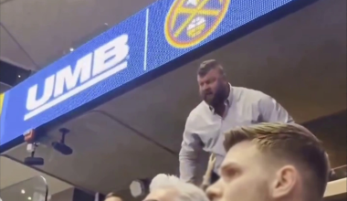Αφηνιασμένος ο αδερφός του Ν.Γιόκιτς με φίλαθλο αντίπαλης ομάδας: Μόνο που δεν τον πλάκωσε στο ξύλο – Δείτε βίντεο