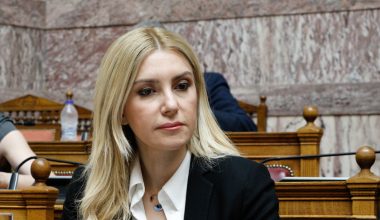 Δείτε τους αδιανόητα προκλητικούς διαλόγους της Φ.Αραμπατζή που ρίχνουν λάδι στη φωτιά του σκανδάλου του ΟΠΕΚΕΠΕ