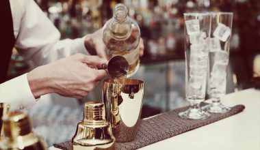 Η απόδειξη από το1990 που έγινε viral – Πόσα ποτά μπορούσε να αγοράσει κάποιος τότε