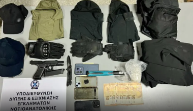 Αστυνομικοί στη Γλυφάδα δέχθηκαν απειλές από τρεις αλλοδαπούς – Τι βρήκε η ΕΛΑΣ μέσα στο όχημά τους (φωτο)