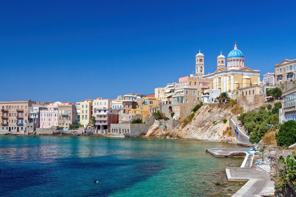 Σύρος: Το μοναδικό μέρος στην Ελλάδα όπου Καθολικοί και Ορθόδοξοι γιορτάζουν μαζί το Πάσχα