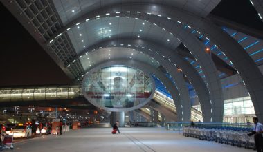 Τζακάρτα: Η στιγμή που κομμάτι της οροφής του αεροδρομίου «πέφτει» εξαιτίας της σφοδρής βροχόπτωσης (βίντεο)