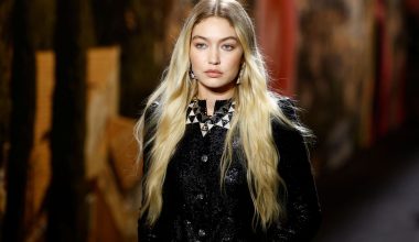 Τζίτζι Χαντίντ: Για πρώτη φορά το εντυπωσιακό μοντέλο «σπάει» τη σιωπή της για την υπόθεση Επστάιν – Τι υποστηρίζει