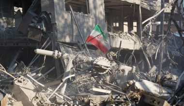 ΗΠΑ και Ισραήλ βομβάρδισαν το «ΜΙΤ του Ιράν»: Απειλεί με αντίποινα ο Α.Αραγτσί – «Θα δουν τη δύναμή μας» (φώτο)