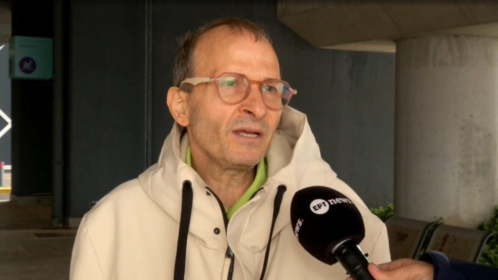 Θεσσαλονίκη: Άνδρας που έμεινε άστεγος κοιμάται μαζί με τον σκύλο του στο αεροδρόμιο «Μακεδονία» (βίντεο)