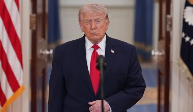 Ν.Τραμπ για Ιράν: «Δεν μπορείς να αφήσεις πυρηνικά όπλα στα χέρια τρελών»!