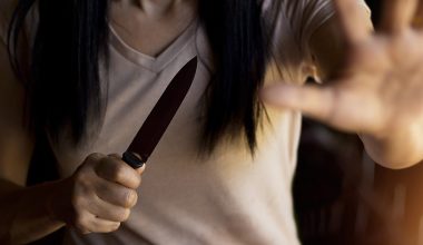 Τρόμος στο Νέο Ηράκλειο: Γυναίκα επιτέθηκε με μαχαίρι σε αστυνομικούς της Ομάδας ΔΙΑΣ