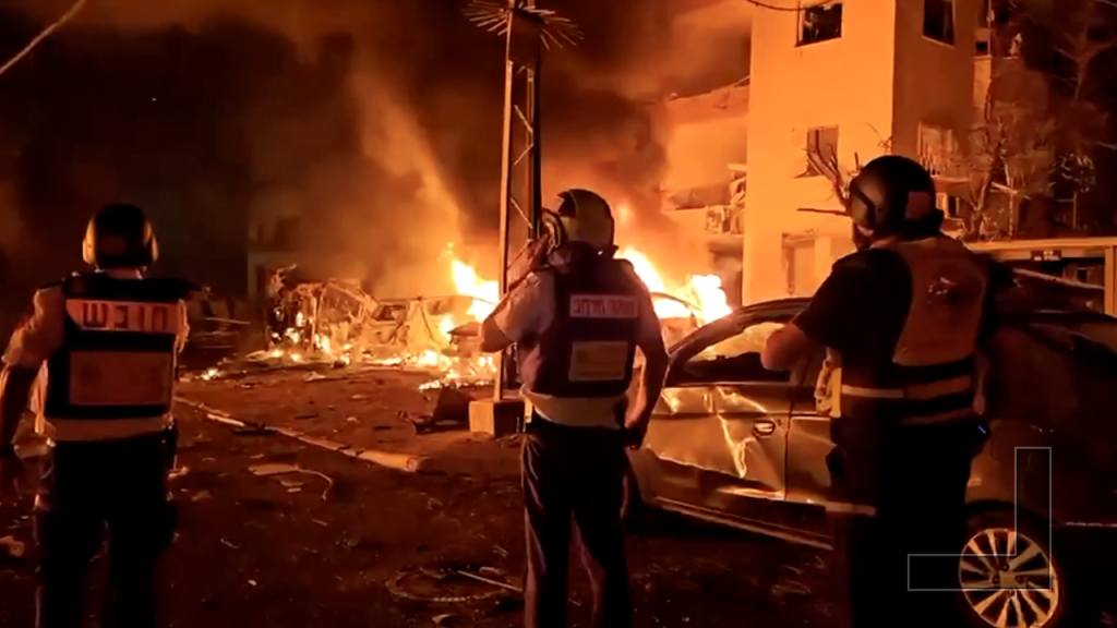 Ιρανικοί πύραυλοι χτύπησαν με σφοδρότητα την Χάιφα – Νεκροί, τραυματίες και αγνοούμενοι (βίντεο)