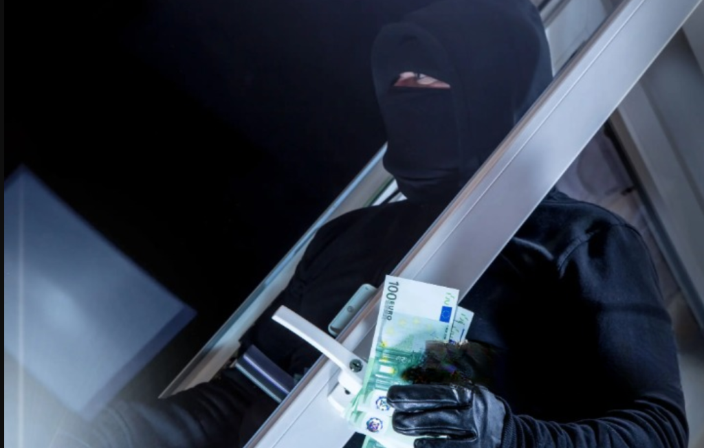 Θήβα: Κουκουλοφόροι μπούκαραν σε σπίτι και υπό την απειλή όπλου ξάφρισαν 200.000 ευρώ