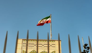 Ιρανός αναπληρωτής ΥΠΕΞ: «Οι δηλώσεις Ν.Τραμπ για επιθέσεις σε υποδομές συνιστούν έγκλημα πολέμου»