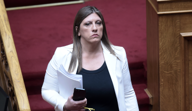 «Τι σας τάξανε; Δεν ντρέπεστε;»: Nέο βίντεο με τη Ζ.Κωνσταντοπούλου να φωνάζει στη δίκη των Τεμπών