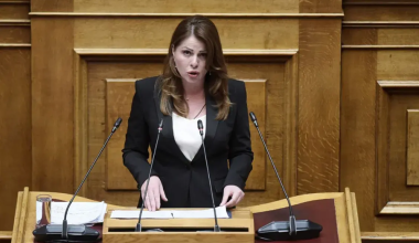 Κ.Παπακώστα: «Ζητώ την άρση της ασυλίας μου – Δεν πρόκειται να συμμετάσχω στις επόμενες εκλογές»