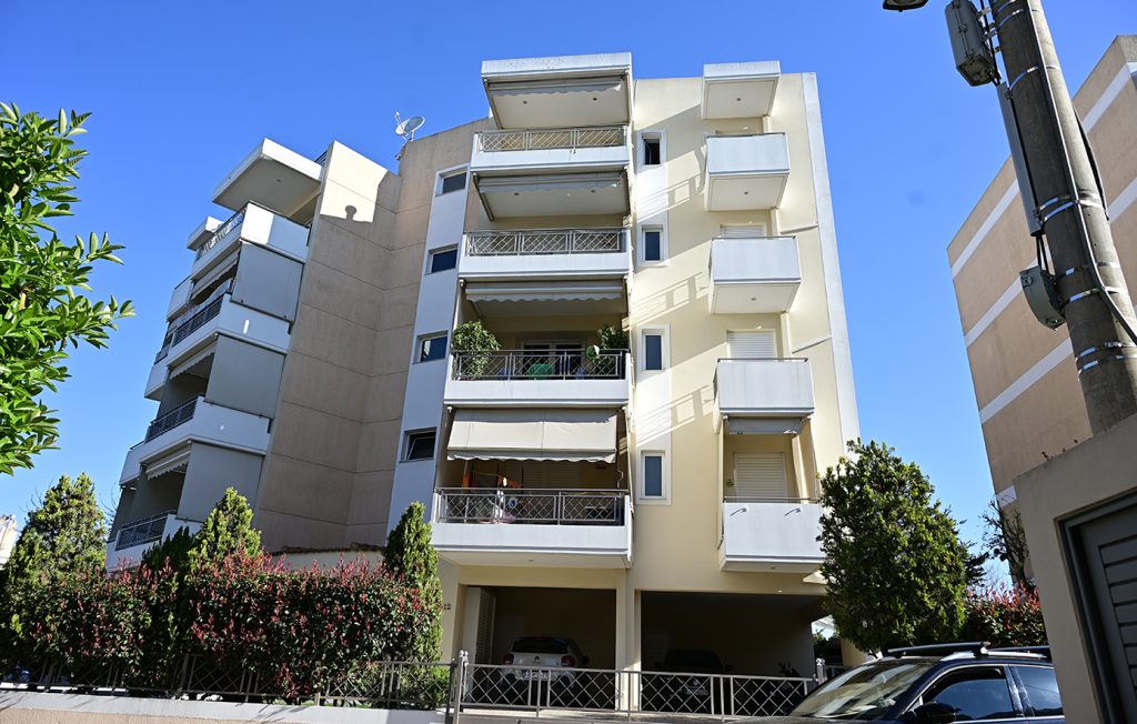 Μαρούσι – Γειτόνισσα 27χρονης: «Άκουσα φωνές και λίγο μετά η κοπέλα είχε πέσει στο μπαλκόνι μου»