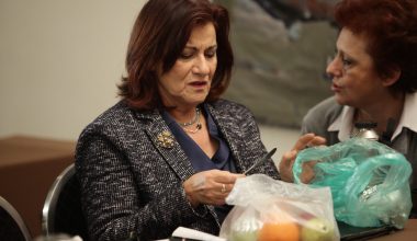 Θεανώ Φωτίου: Πολύ δύσκολες ώρες για την βουλευτή της Νέας Αριστεράς – Πέθανε ξαφνικά ο γιος της