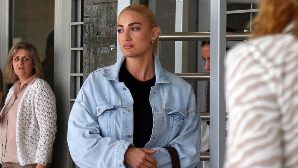 Η ανάρτηση της Ι.Τούνη μετά την σύλληψη της: «Οι θύτες χορεύουν στα μπουζούκια ανενόχλητοι»