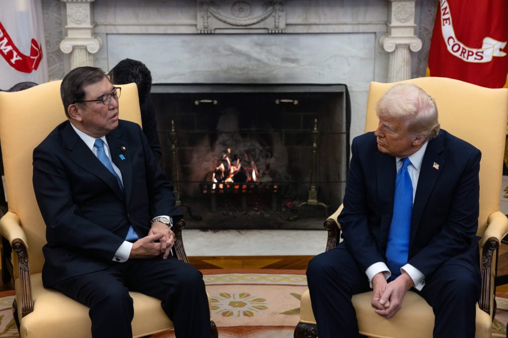 Πρώην πρωθυπουργός Ιαπωνίας για Ν.Τραμπ: «Έχω συναντηθεί μαζί του τρεις φορές – Αν ξαφνικά θυμώσει έχεις πρόβλημα»