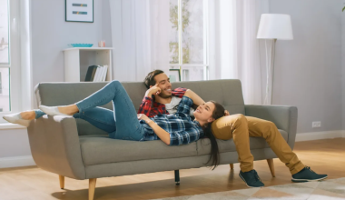 Τα τρία είδη οικειότητας που μοιράζονται τα ζευγάρια και είναι σημαντικά για τη διατήρηση ενός υγιούς δεσμού