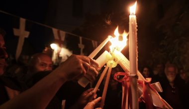 Γ.Λοβέρδος: «Κανονικά θα γίνει η μεταφορά του Αγίου Φωτός στην Ελλάδα – Είναι η “ψυχή” των Ελλήνων»