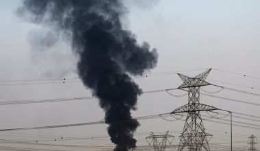 ΗΠΑ και Ισραήλ βομβάρδισαν γέφυρα κοντά στην πόλη Κομ του Ιράν: Πληροφορίες για νεκρούς (βίντεο)