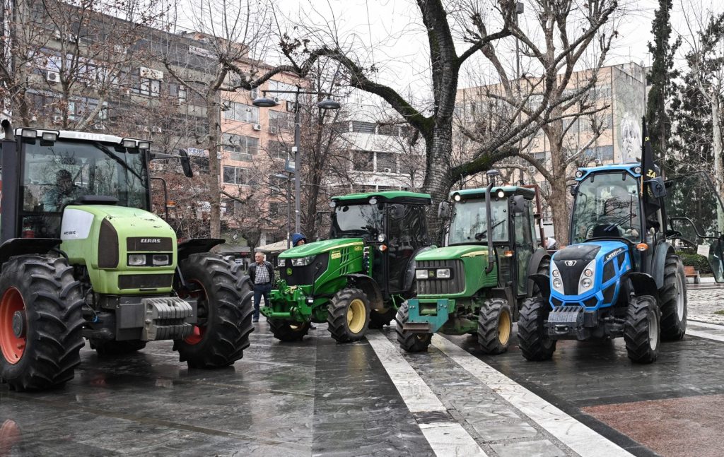 Στους δρόμους της Καρδίτσας οι αγρότες: Στήνουν μπλόκο στον Ε-65 – Τα αιτήματά τους
