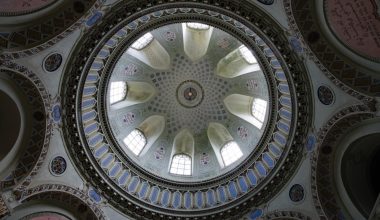 Απομακρύνονται από τον Προτεσταντισμό οι Γερμανοί – Αυξάνονται τα τζαμιά