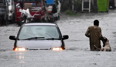 «Εκατόμβες» νεκρών στο Πακιστάν και το Αφγανιστάν εξαιτίας των σφοδρών βροχοπτώσεων (βίντεο)