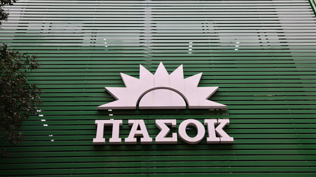 To ΠΑΣΟΚ βγαίνει κερδισμένο από τον ΟΠΕΚΕΠΕ 2 (το σίκουελ) και «τσιμπάει» από την ΝΔ