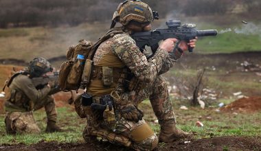 Ρώσοι στρατιώτες εξοντώνονται σε τετ α τετ μάχες από άνδρες των ουκρανικών ειδικών δυνάμεων – Δείτε βίντεο