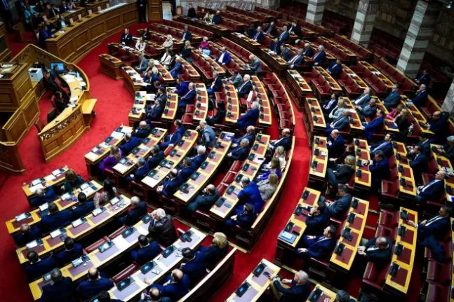 Οι προτάσεις Μητσοτάκη για αλλαγές στην Βουλή : Απλά πετάει την «μπάλα» στην «εξέδρα»