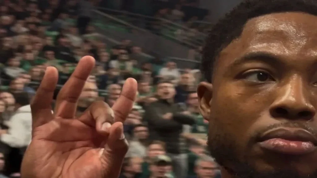 Ο Παναθηναϊκός κατήγγειλε χειρονομία του Ταϊρίκ Τζόουνς: «Το “W” σχημάτισε» απαντά ο Ολυμπιακός (βίντεο)