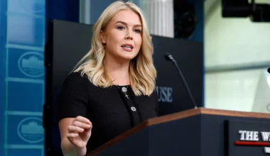 Καρολάιν Λέβιτ: «Η συμφωνία κατάπαυσης του πυρός με το Ιράν είναι αμερικανική νίκη»