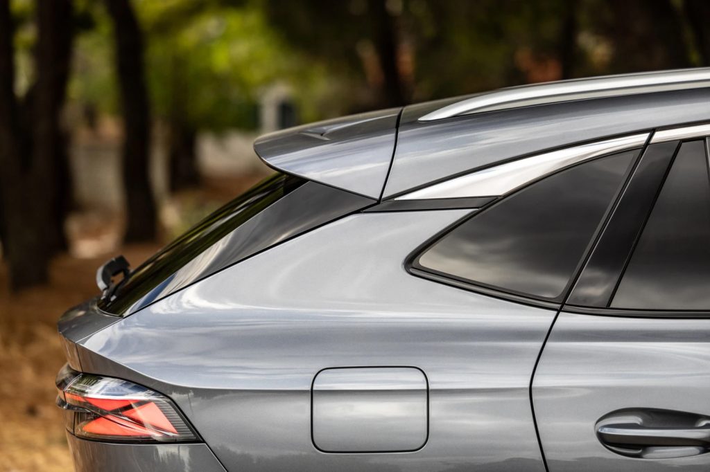 PHEV D-SUV με κορυφαίους χώρους, αυτονομία 1.000+ km και 272 PS σε σούπερ τιμή