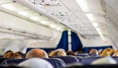 Ο Έλληνας πιλότος με τις «απαλές» προσγειώσεις που έχει γίνει viral – «Ατσαλάκωτοι ήρθατε» (βίντεο)