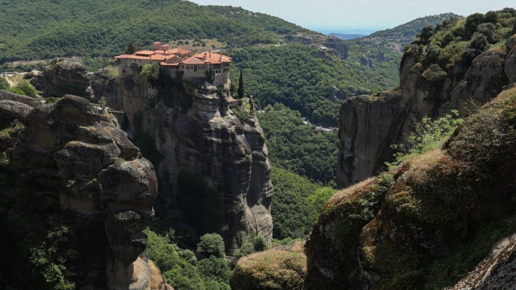 Μετέωρα: Βίντεο ντοκουμέντο από τη στιγμή που η 65χρονη πέφτει στο κενό