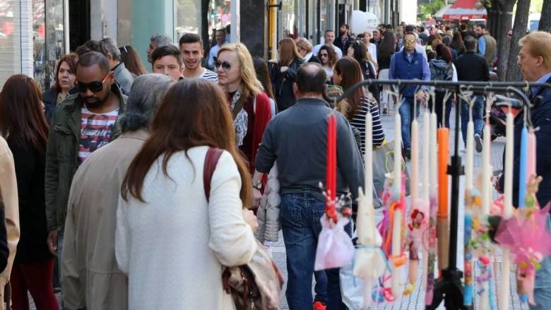 Πασχαλινή αγορά: Πολλή κίνηση αλλά άδεια πορτοφόλια – Ο κόσμος απλώς περιφέρεται