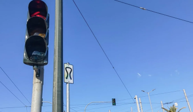 Η νέα ασυνήθιστη πινακίδα που έχει τοποθετηθεί στο κέντρο της Αθήνας – Τι σημαίνει