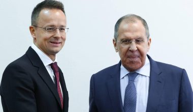 Πίτερ Σιγιάρτο: Ο Ούγγρος ΥΠΕΞ ήθελε να στείλει στον Λαβρόφ έγγραφο για την ένταξη της Ουκρανίας στην ΕΕ (βίντεο)