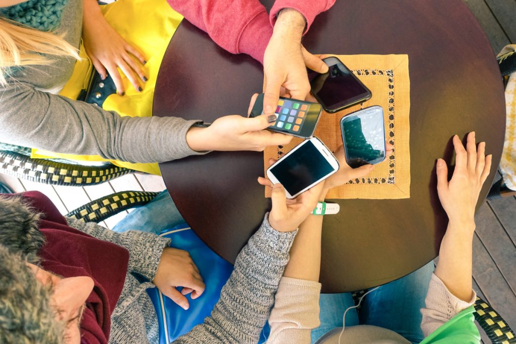 Ανεφάρμοστος ο «κόφτης» στα social media για ανήλικους που θέλει να εφαρμόσει ο Κ.Μητσοτάκης