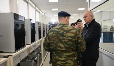 Επίδειξη στον υπουργό Εθνικής Άμυνας Ν.Δένδια συσκευής εντοπισμού drones