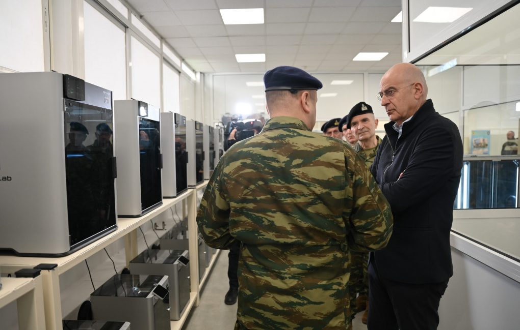 Επίδειξη στον υπουργό Εθνικής Άμυνας Ν.Δένδια συσκευής εντοπισμού drones