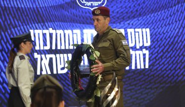 Στο «φως» νέες προσωπικές φωτογραφίες του πρώην αρχηγού των IDF Χ.Χαλεβί